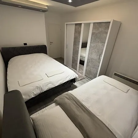 アパート Milosevic